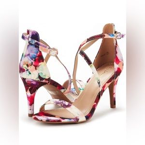 Dream Pairs size 7 Dolce Heels in “Floral”